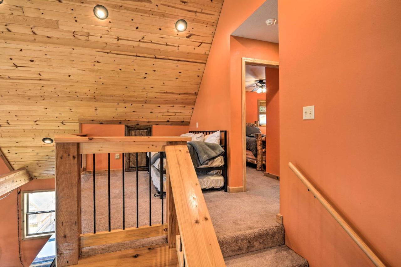 Spacious Log Cabin With Fire Pit And Game Room! Eureka Springs Exterior foto
