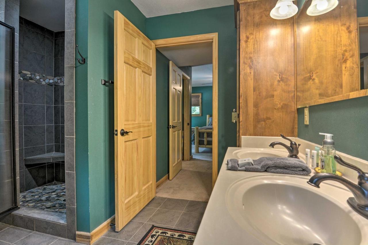 Spacious Log Cabin With Fire Pit And Game Room! Eureka Springs Exterior foto