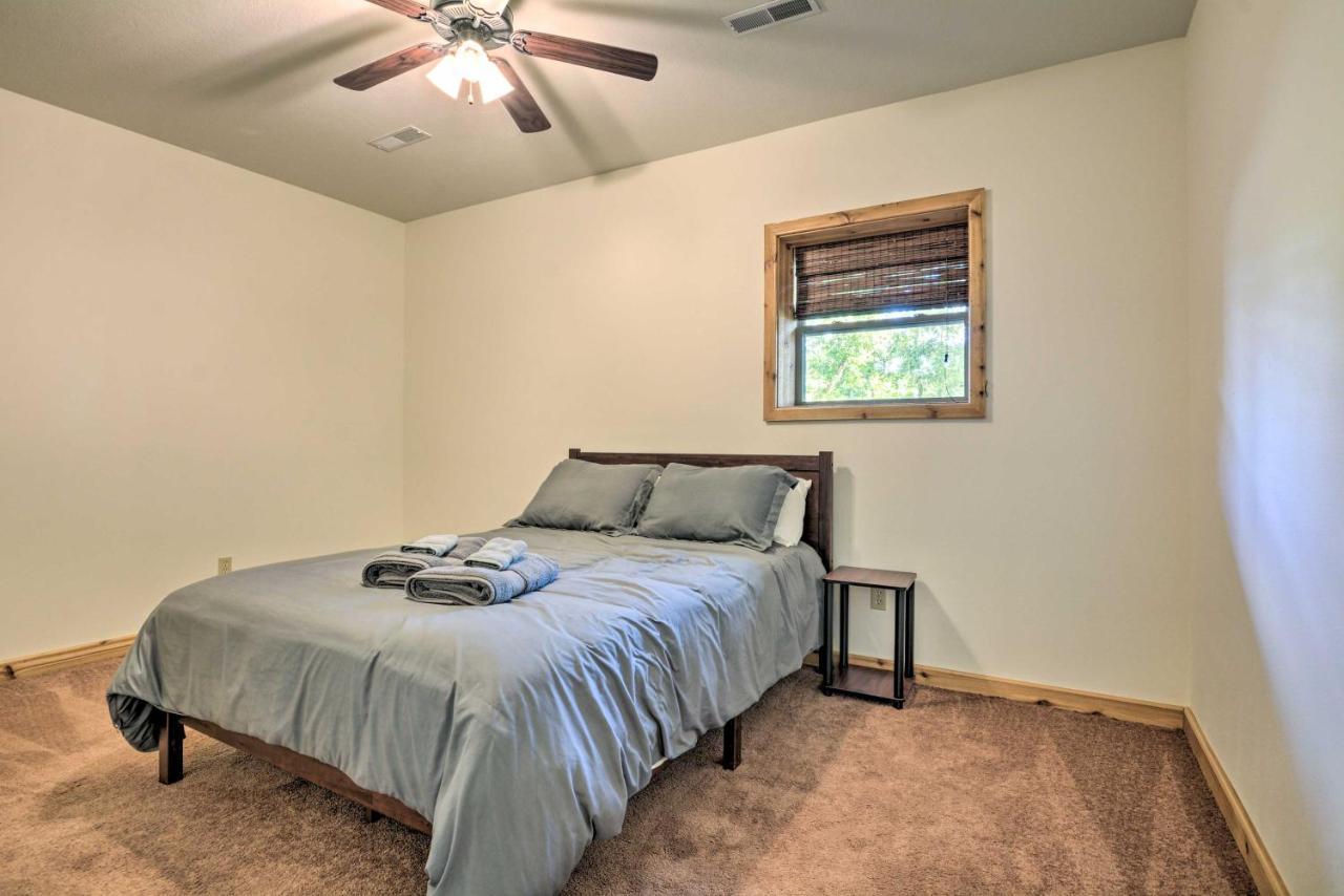 Spacious Log Cabin With Fire Pit And Game Room! Eureka Springs Exterior foto